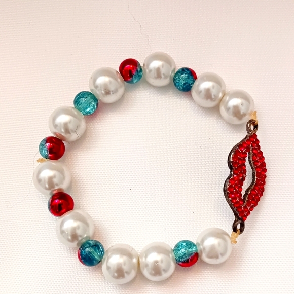 The Jazzy Branches Jewelry - NEW!! Teen Bracelet Red, White &Turquoise Beaded Bracelet